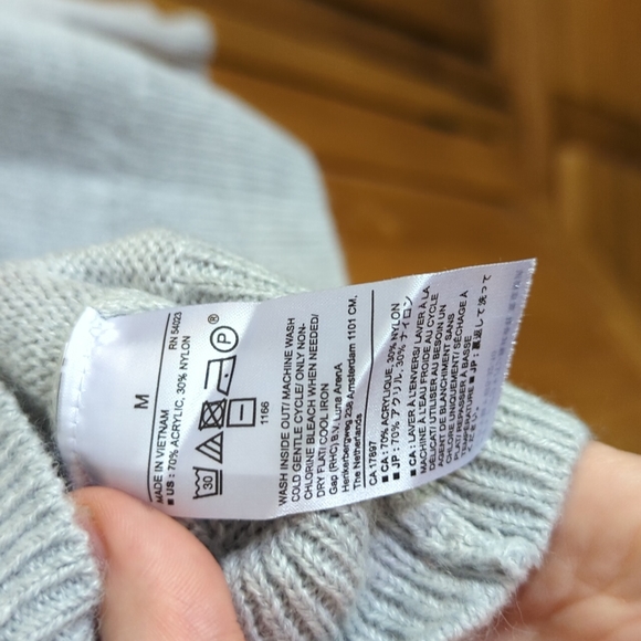 Banana Republic Grey Crew Neck Sweater - Picture 5 of 6